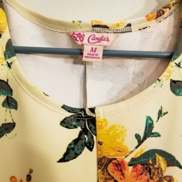 CandiesĀ FloralāSkaterāDressāsizeāMedium - Picture 3 of 4